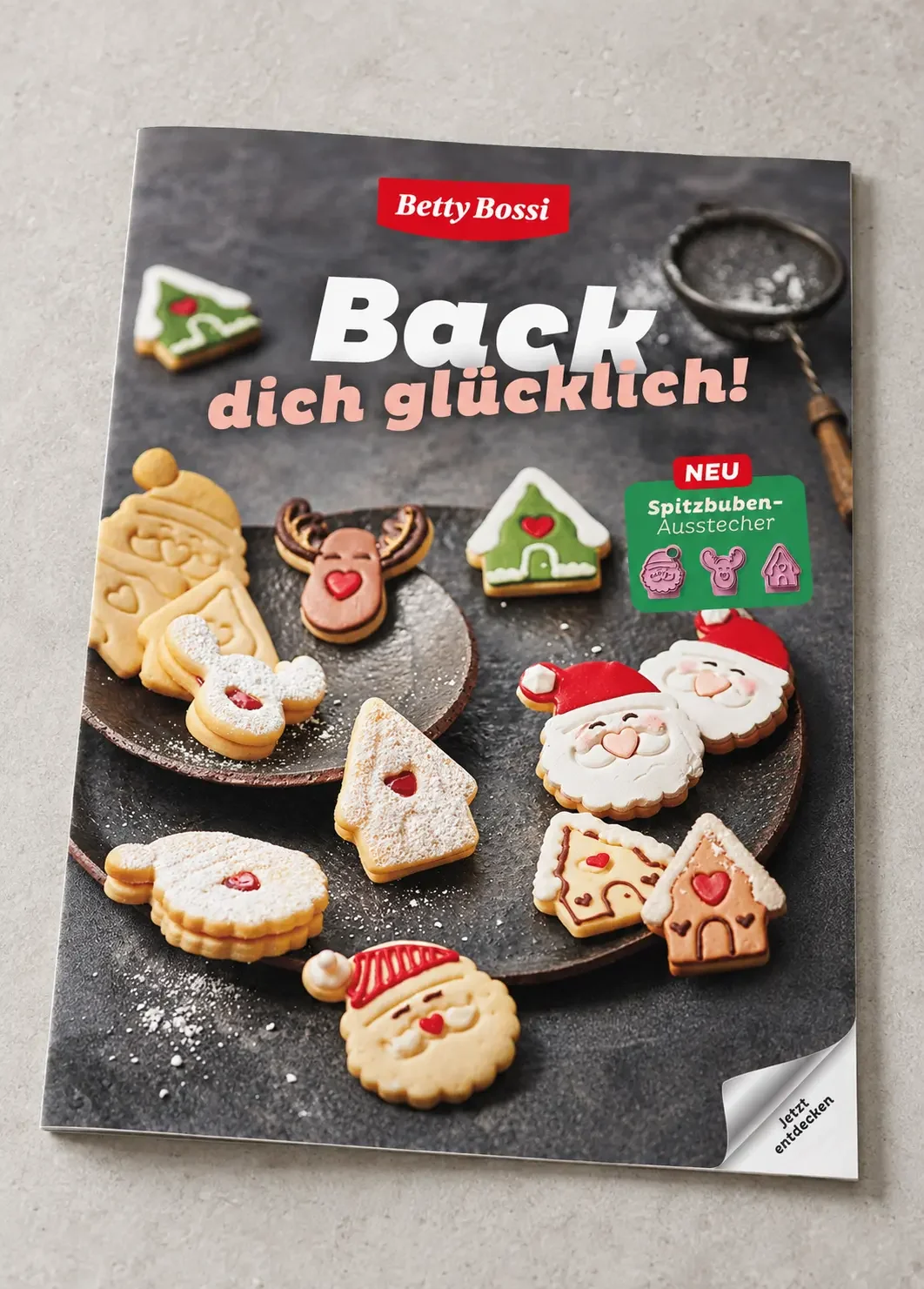 Titelseite der Betty-Bossi-Weihnachtskampagne mit dekorierten Weihnachtsguetzli und dem Titel «Back dich glücklich!»