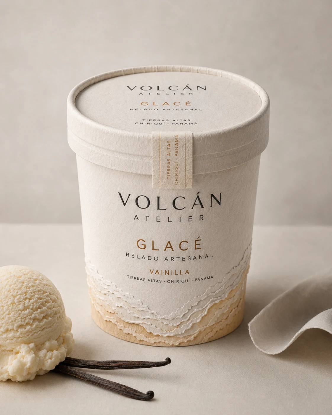 VOLCÁN ATELIER Glacé Vanille im geprägten Papierbecher