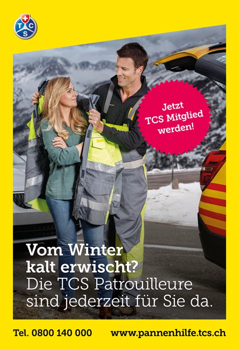 Key Visual der TCS Winterkampagne mit Patrouilleur und Autofahrerin im Schnee